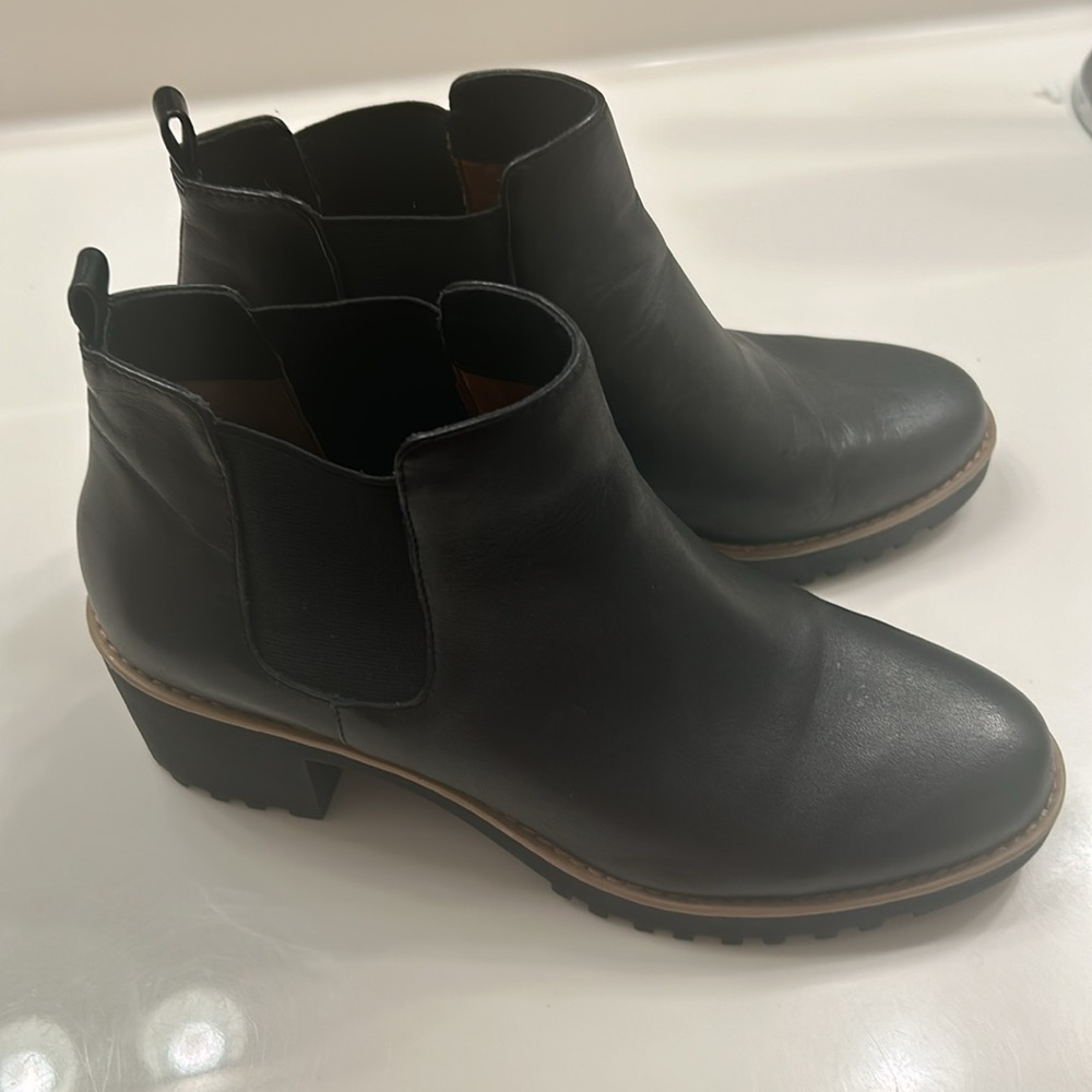 Caslon Chelsea Boot 9